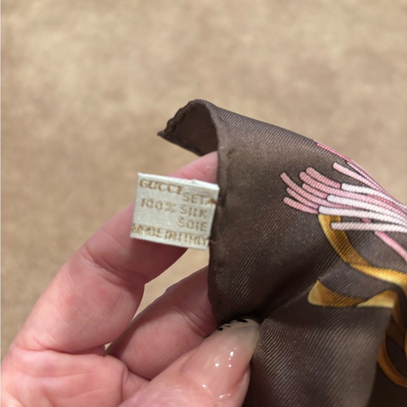 GUCCI Brown and Gold Chain Print Scarf - Picture 4 of 8